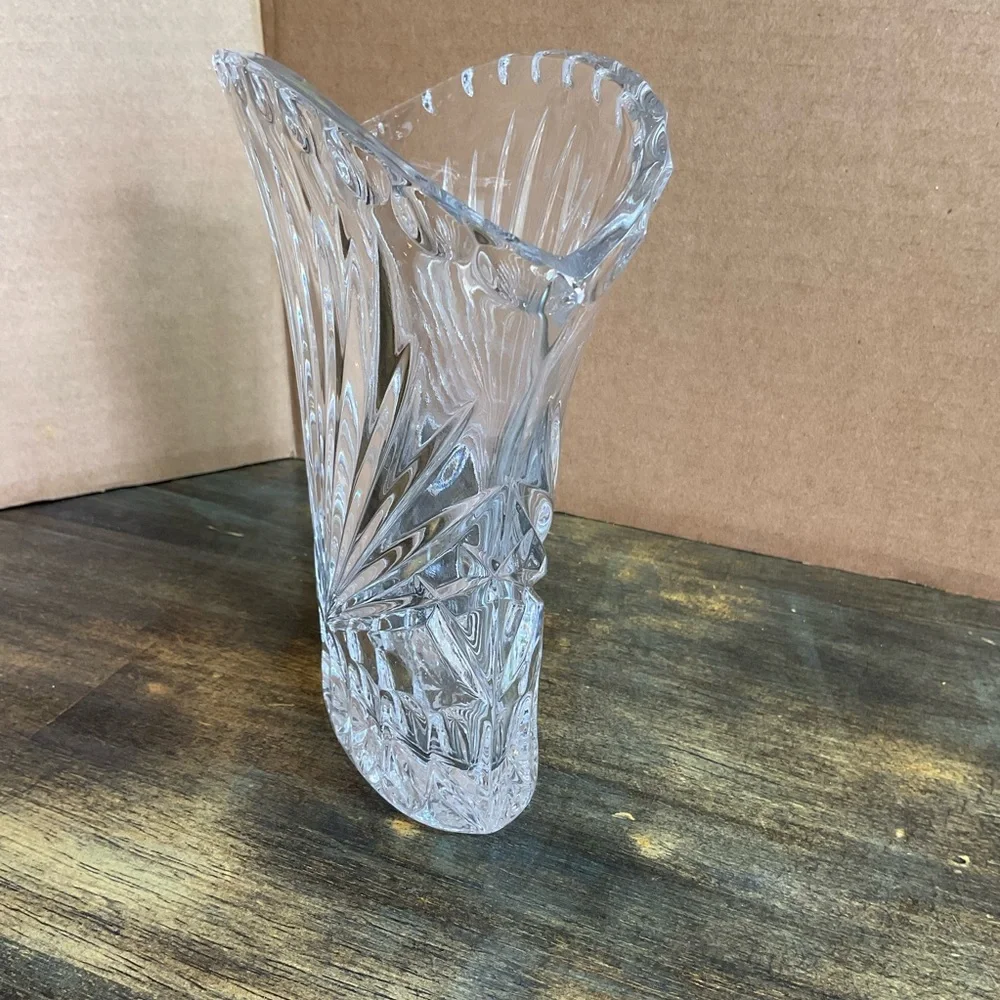 Crystal Fan Vase – Sunburst Pattern – Heavy Pressed Lead Crystal – Scalloped Rim